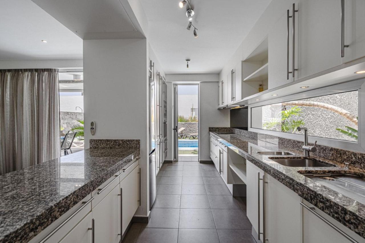 Lux Villa 31 Адехе Екстериор снимка